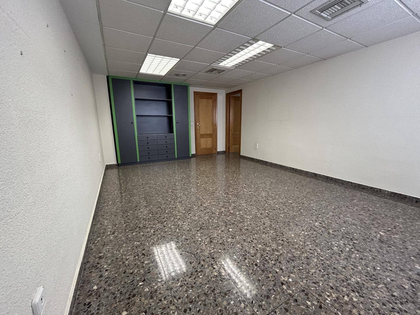 Office for rent in Torrent - € 1,200 (Ref: 9144510)