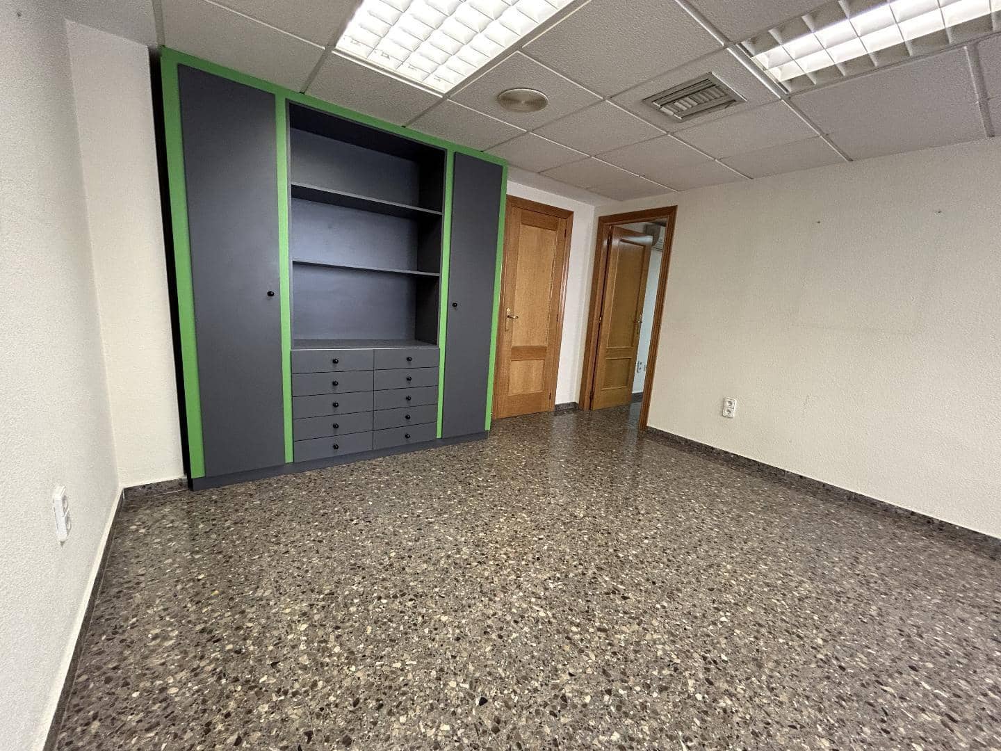 Office for rent in Torrent - € 1,200 (Ref: 9144510)