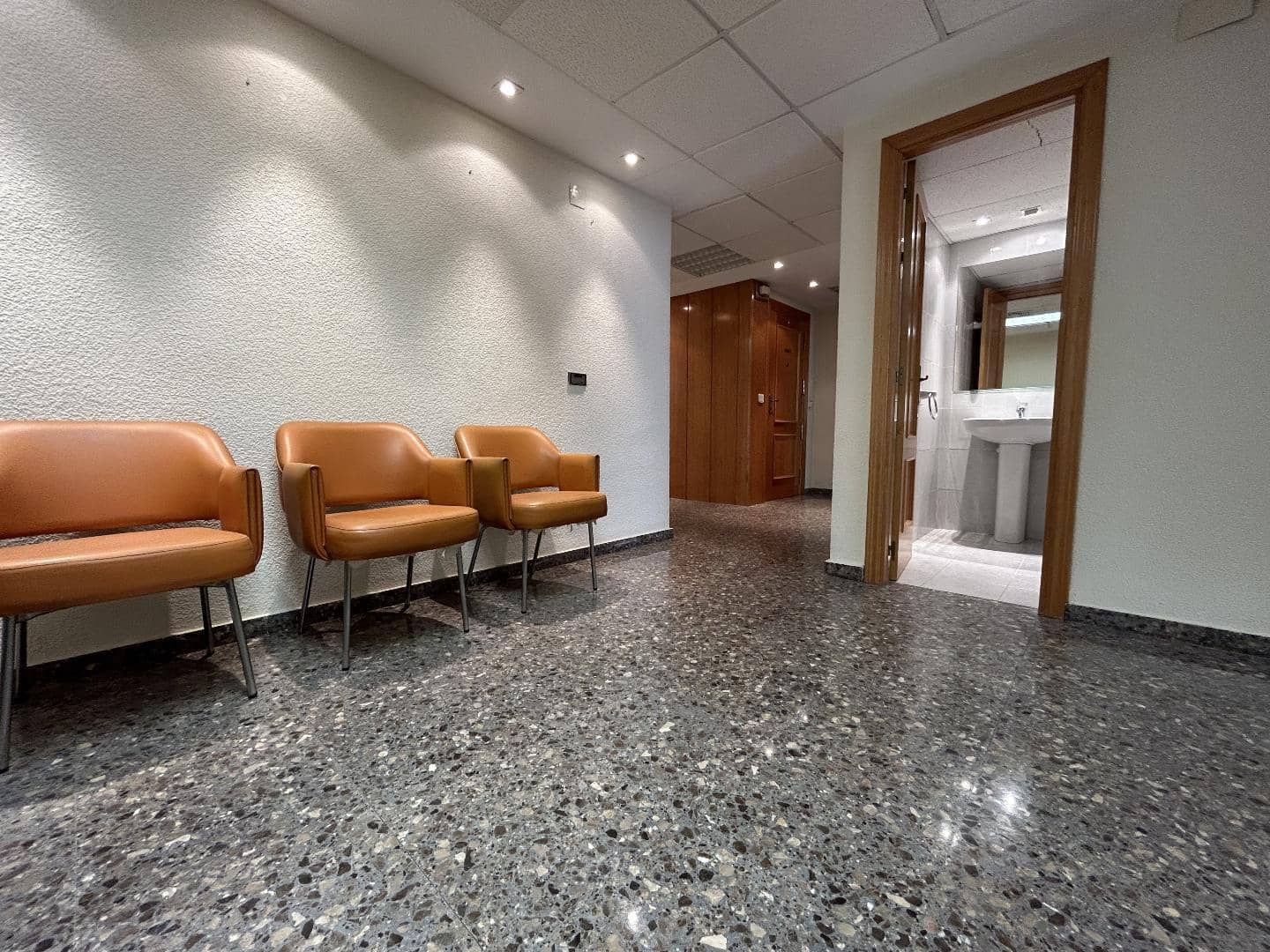 Office for rent in Torrent - € 1,200 (Ref: 9144510)