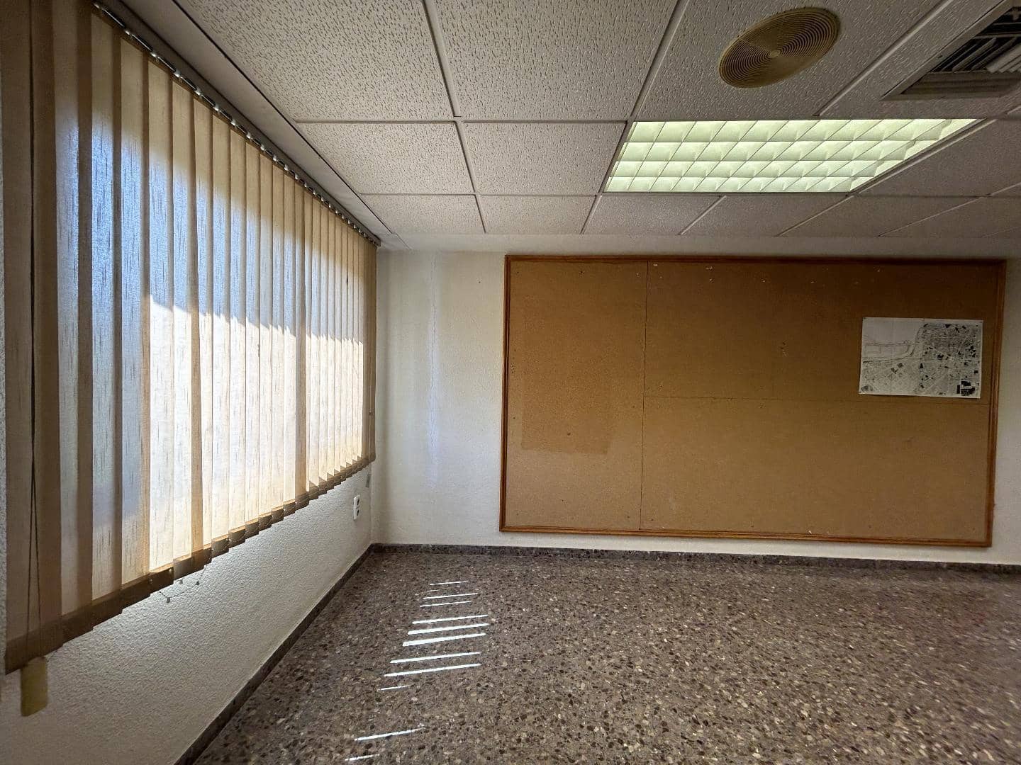 Toimisto vuokrattavana paikassa Torrent - 1 200 € (Ref: 9144510)