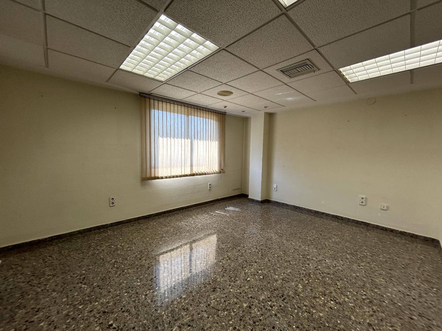 Toimisto vuokrattavana paikassa Torrent - 1 200 € (Ref: 9144510)