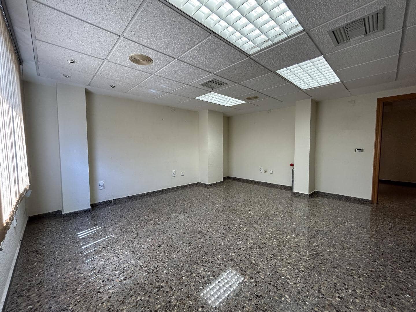 Toimisto vuokrattavana paikassa Torrent - 1 200 € (Ref: 9144510)