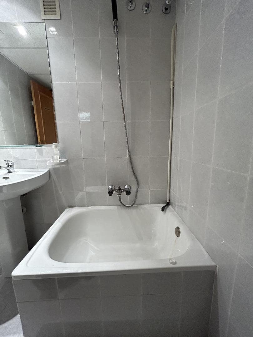 Office for rent in Torrent - € 700 (Ref: 9215459)