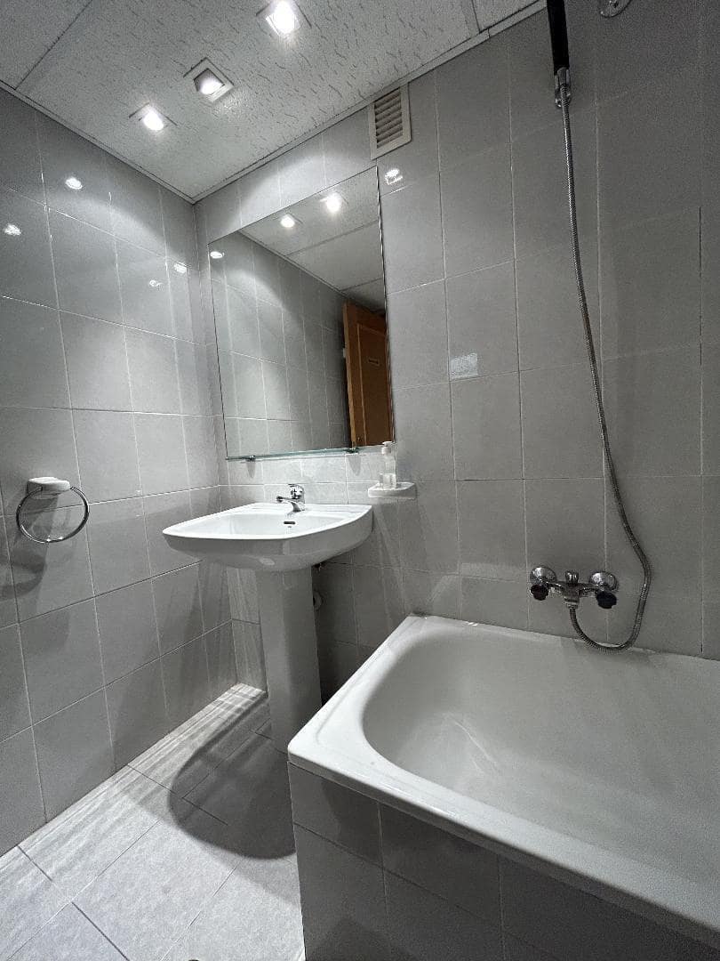 Office for rent in Torrent - € 700 (Ref: 9215459)