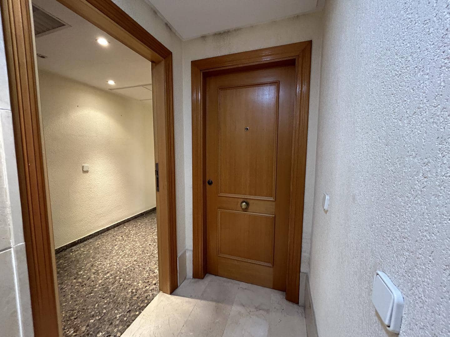 Office for rent in Torrent - € 700 (Ref: 9215459)