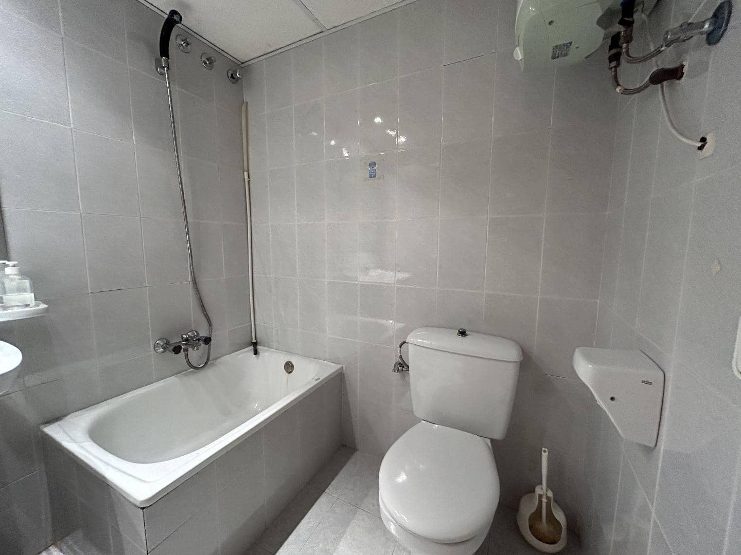 Office for rent in Torrent - € 700 (Ref: 9215459)