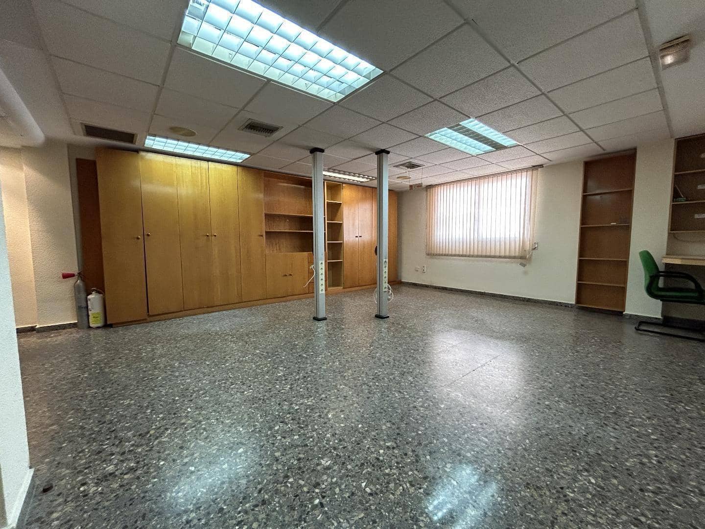 Office for rent in Torrent - € 700 (Ref: 9215459)