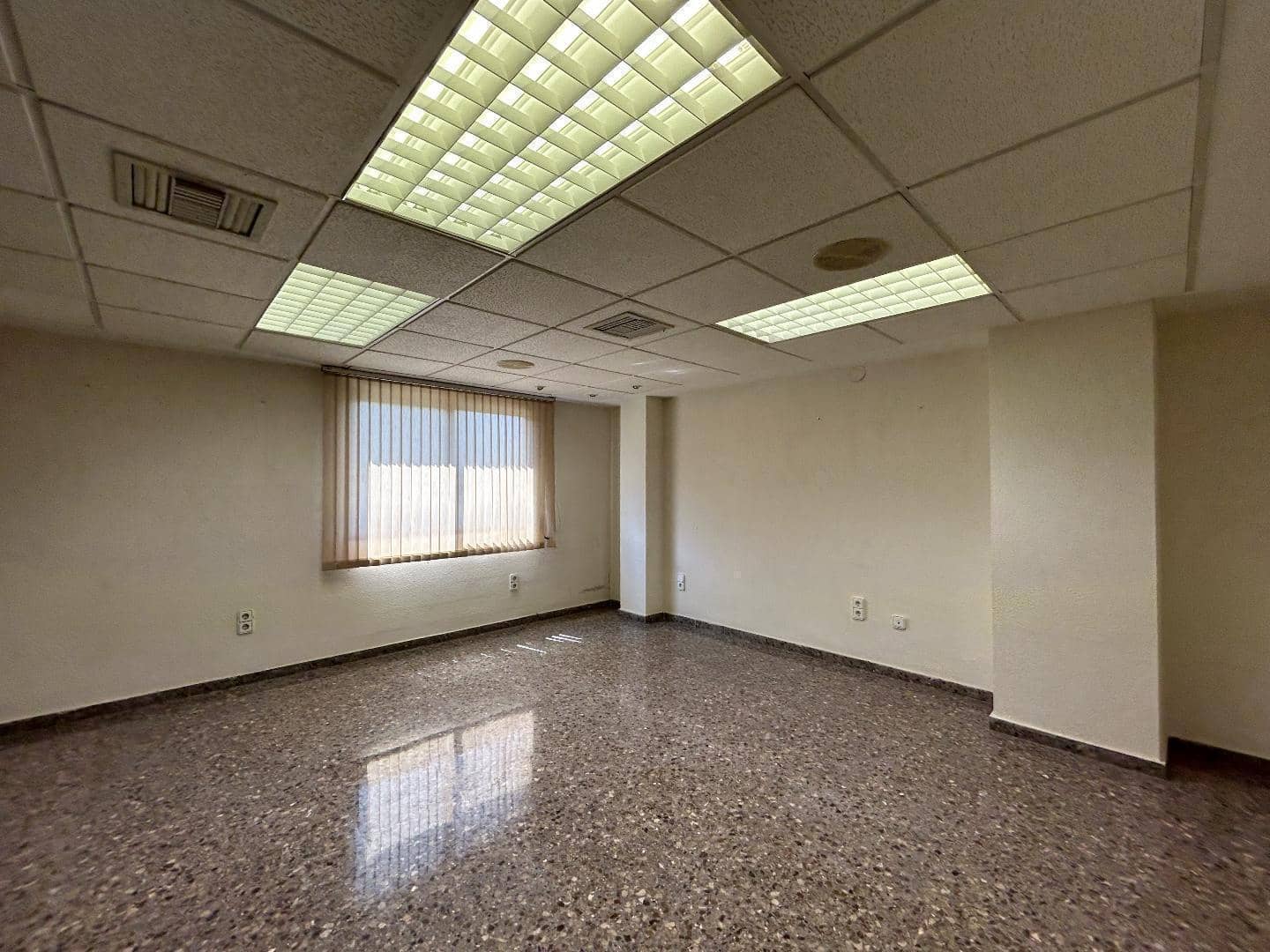 Biuro do wynajęcia w Torrent - 700 € (Ref: 9215459)