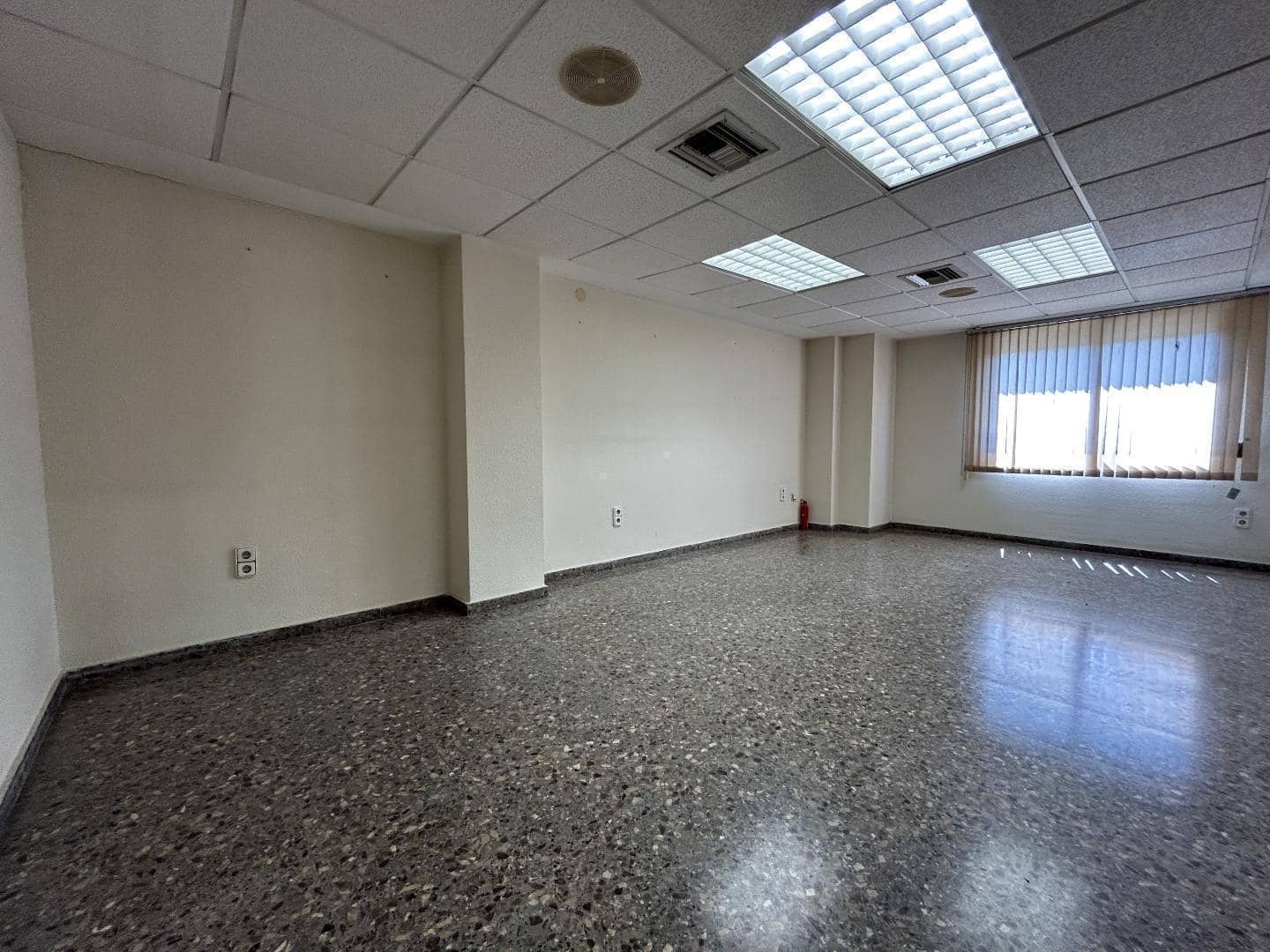 Biuro do wynajęcia w Torrent - 700 € (Ref: 9215459)