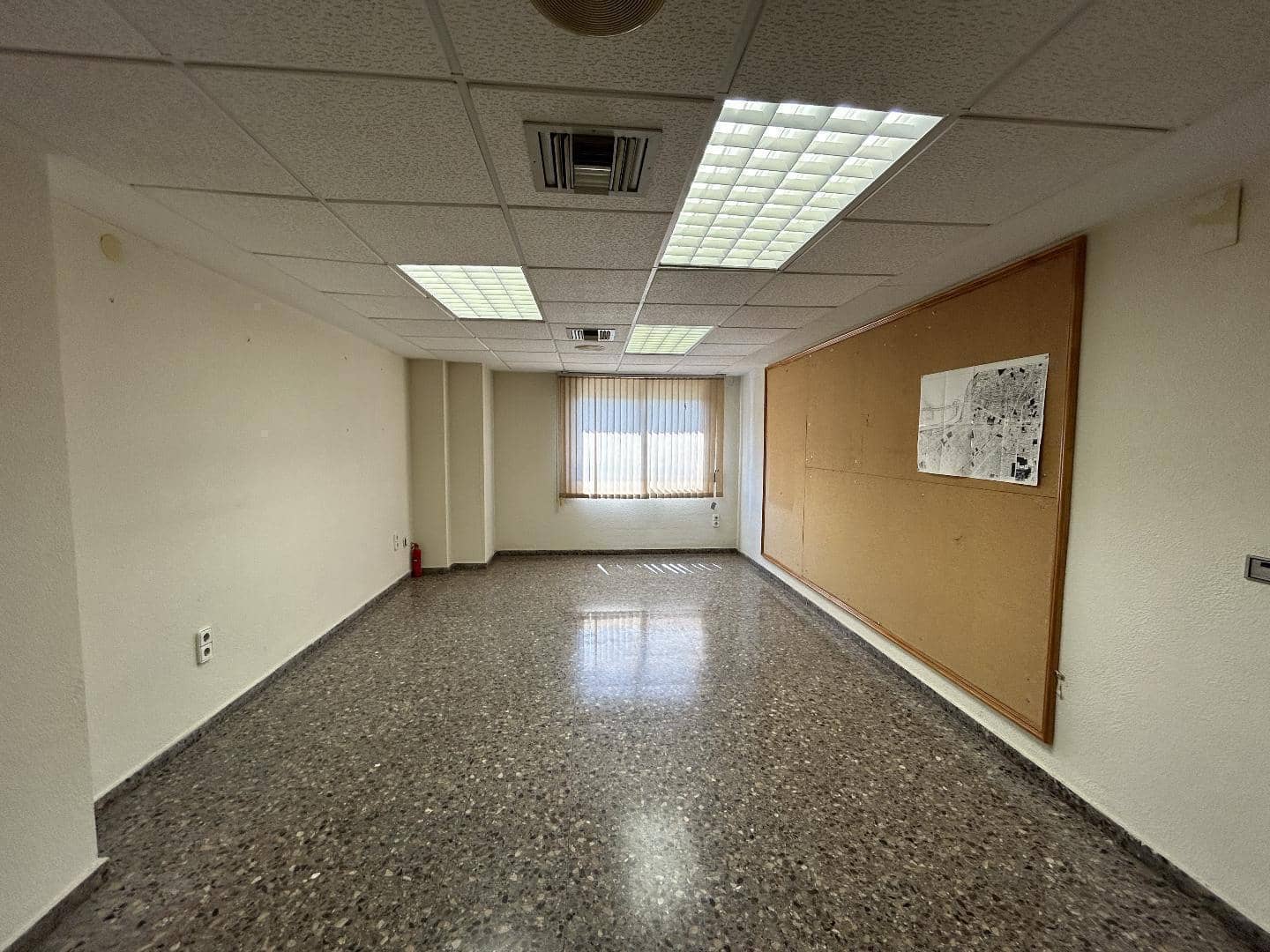 Biuro do wynajęcia w Torrent - 700 € (Ref: 9215459)