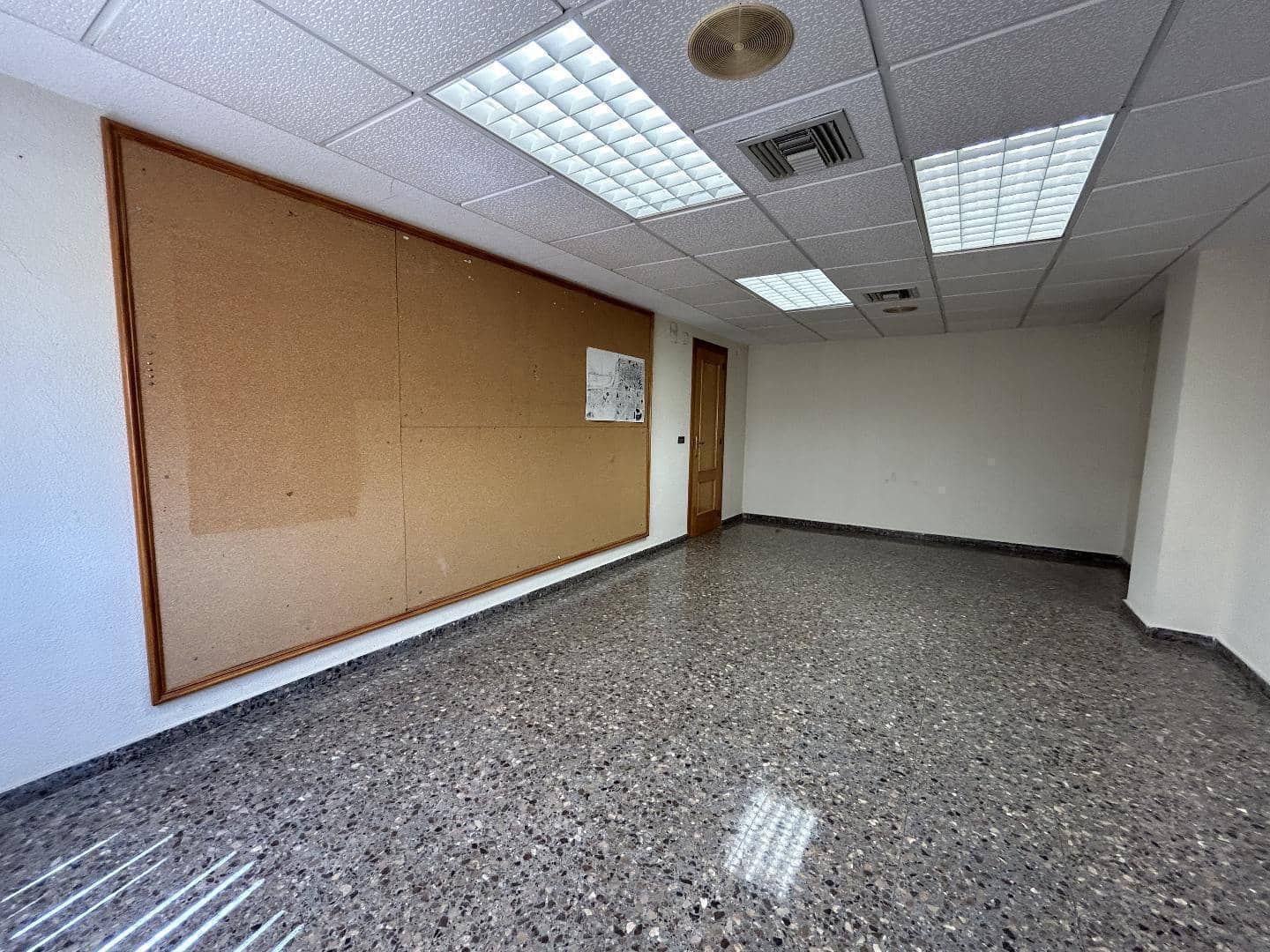 Biuro do wynajęcia w Torrent - 700 € (Ref: 9215459)