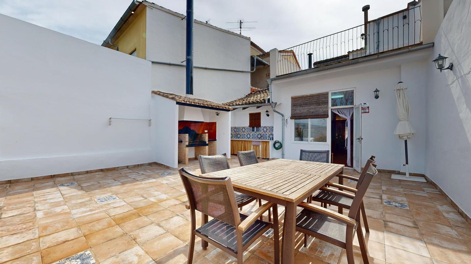 3 sovrum Radhus till salu i Anna - 245 000 € (Ref: 9311554)