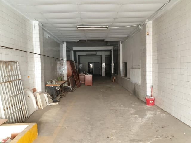 Commercial for sale in Torrent - € 200,000 (Ref: 9328546)
