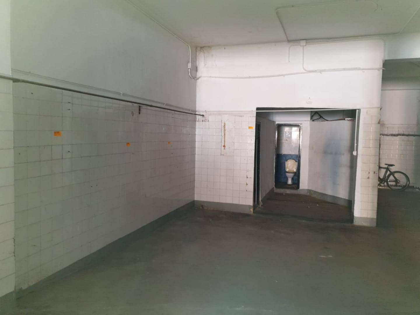 Commerciale in vendita in Torrent - 200.000 € (Rif: 9328546)