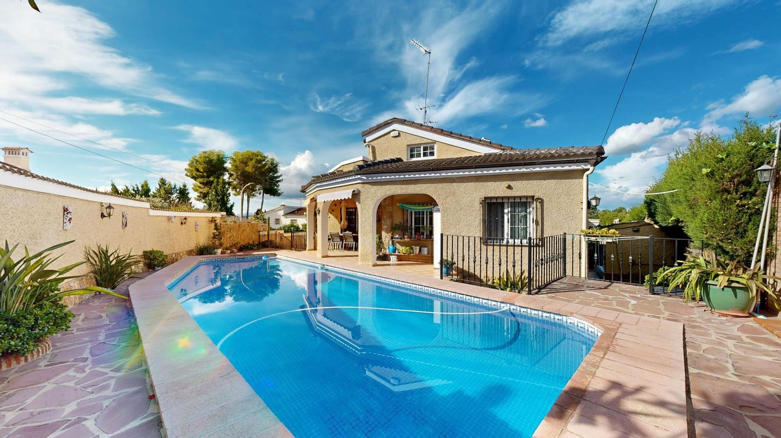 4 soveværelse Villa til salg i Montserrat med swimmingpool - € 375.000 (Ref: 9403381)