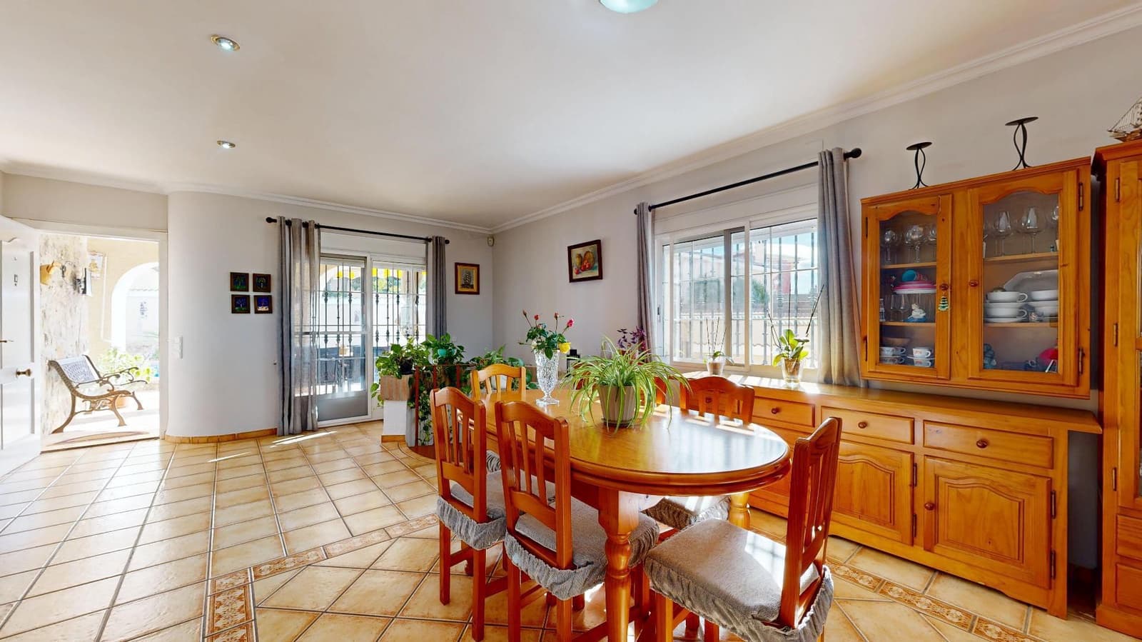 4 soveværelse Villa til salg i Montserrat med swimmingpool - € 375.000 (Ref: 9403381)