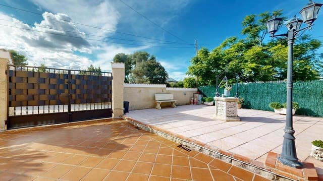 4 Zimmer Villa zu verkaufen in Montserrat mit Pool - 375.000 € (Ref: 9403381)
