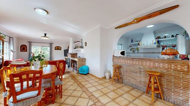 4 soveværelse Villa til salg i Montserrat med swimmingpool - € 375.000 (Ref: 9403381)