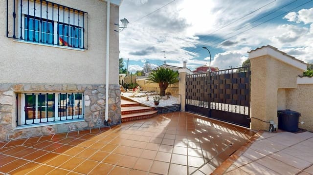 4 Zimmer Villa zu verkaufen in Montserrat mit Pool - 375.000 € (Ref: 9403381)