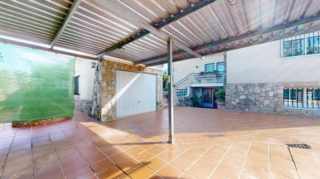 4 bedroom Villa for sale in Montserrat with pool - € 375,000 (Ref: 9403381)