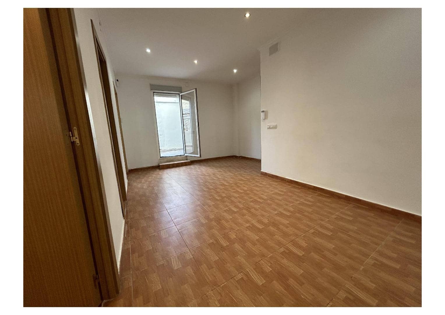 2 soveværelse Lejlighed til leje i Torrent - € 800 (Ref: 9406819)