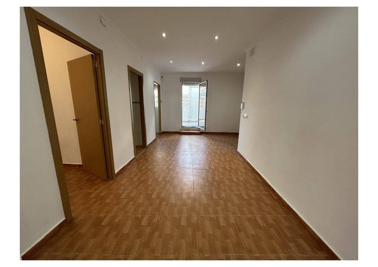 2 soveværelse Lejlighed til leje i Torrent - € 800 (Ref: 9406819)