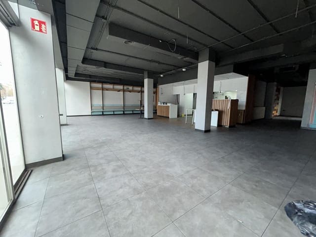 Erhverv til leje i Torrent - € 4.000 (Ref: 9438947)