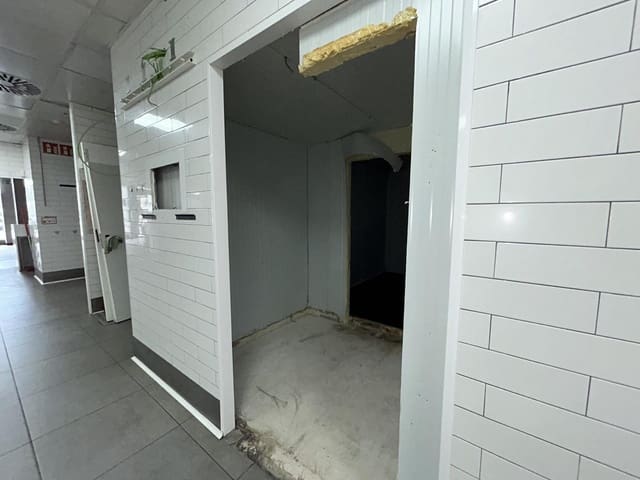 Erhverv til leje i Torrent - € 4.000 (Ref: 9438947)