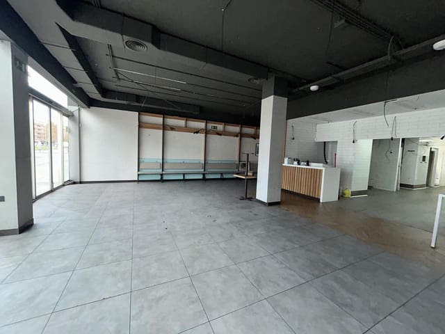 Erhverv til leje i Torrent - € 4.000 (Ref: 9438947)