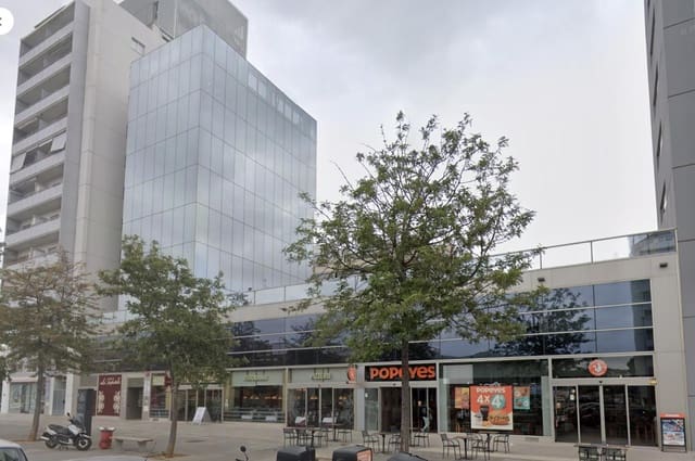 Erhverv til leje i Torrent - € 4.000 (Ref: 9438947)