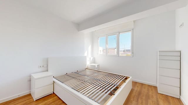 2 slaapkamer Flat te huur in Torrent - € 1.000 (Ref: 9454811)