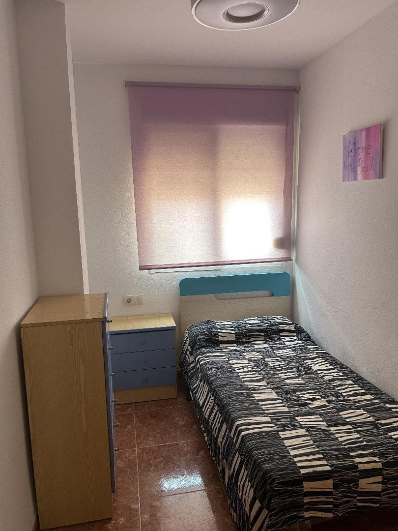 3 slaapkamer Flat te huur in Chilches - € 700 (Ref: 9455681)