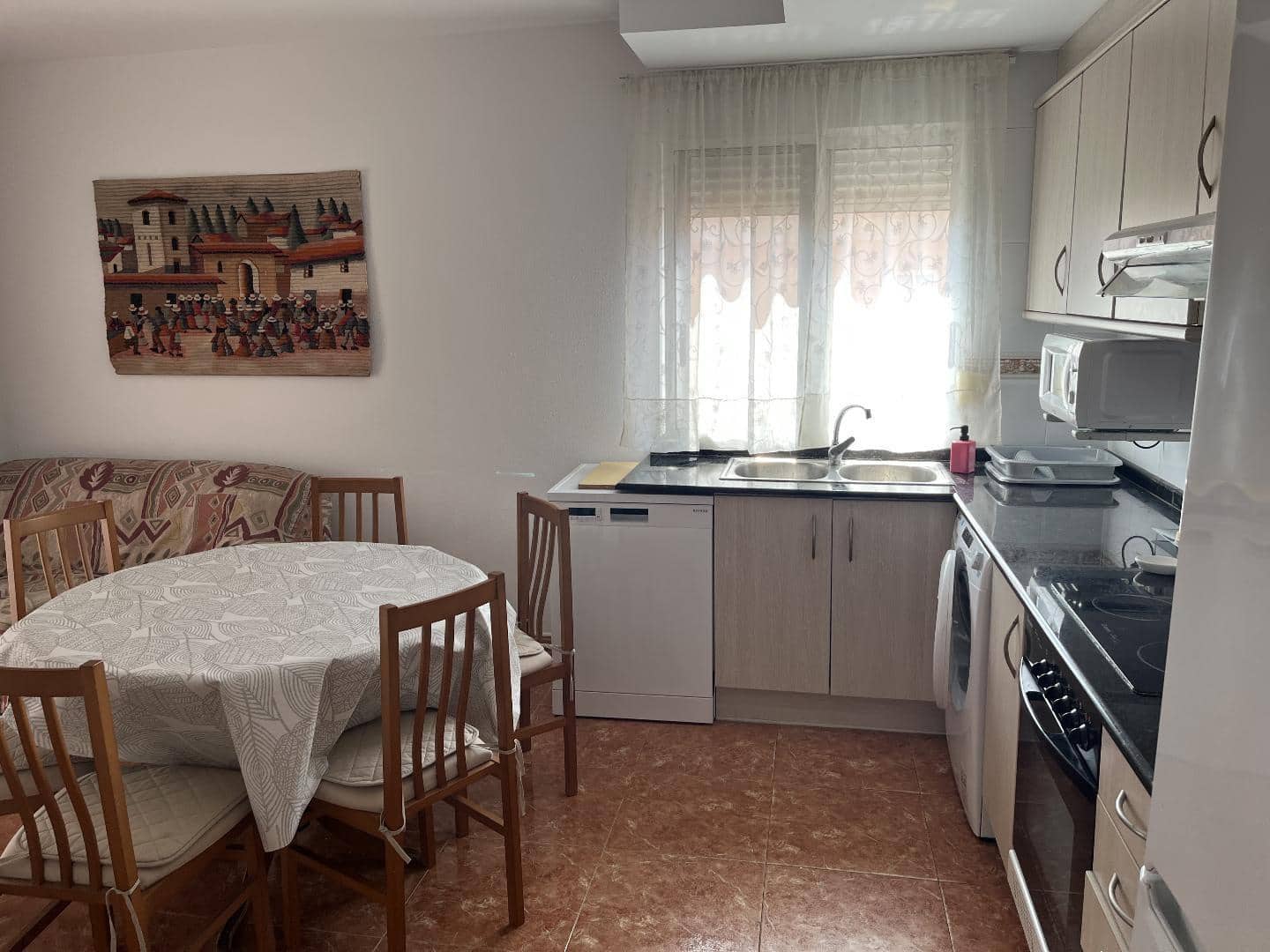 3 slaapkamer Flat te huur in Chilches - € 700 (Ref: 9455681)