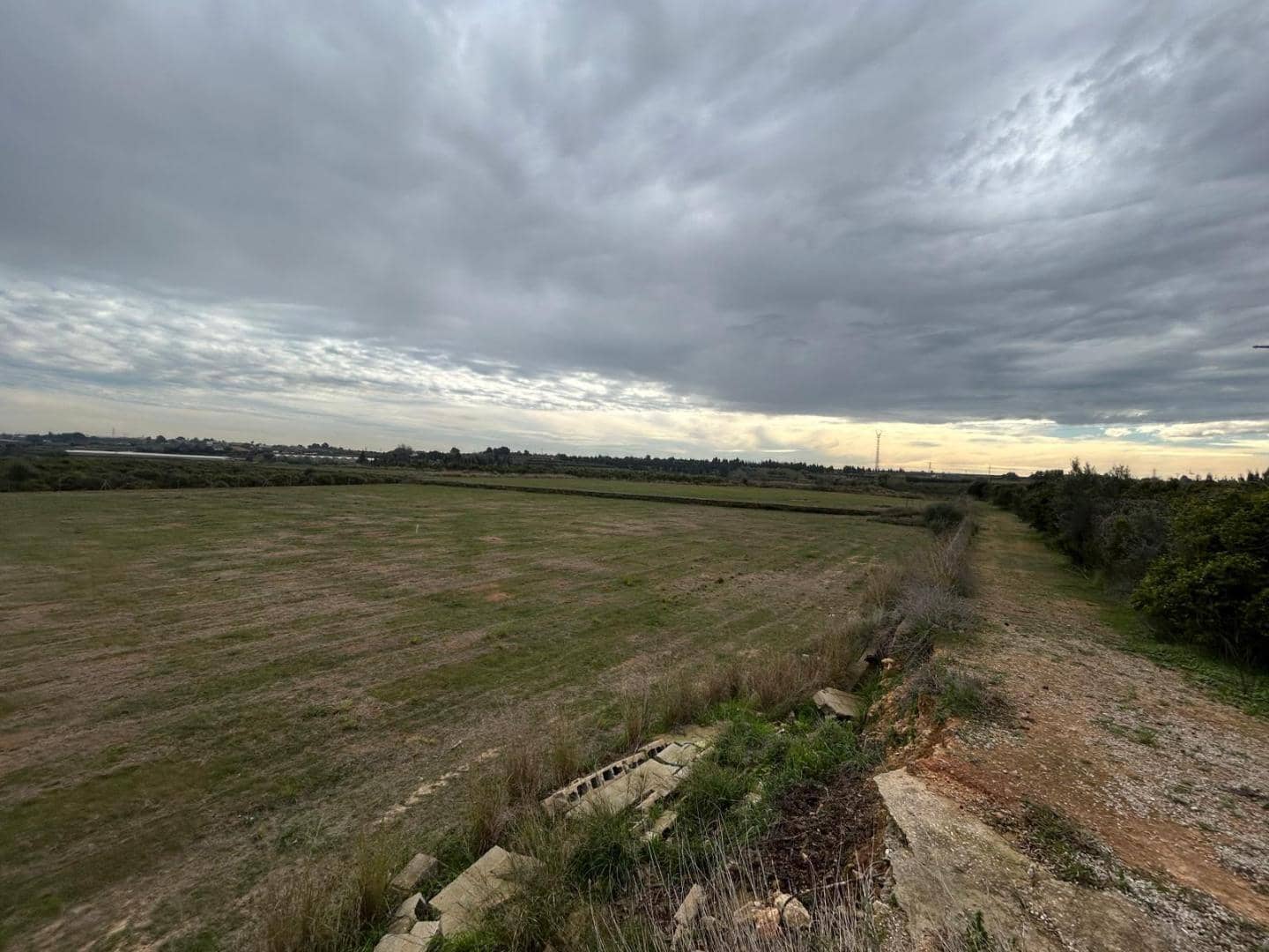 Villa for sale in Torrent with pool - € 275,000 (Ref: 9590469)