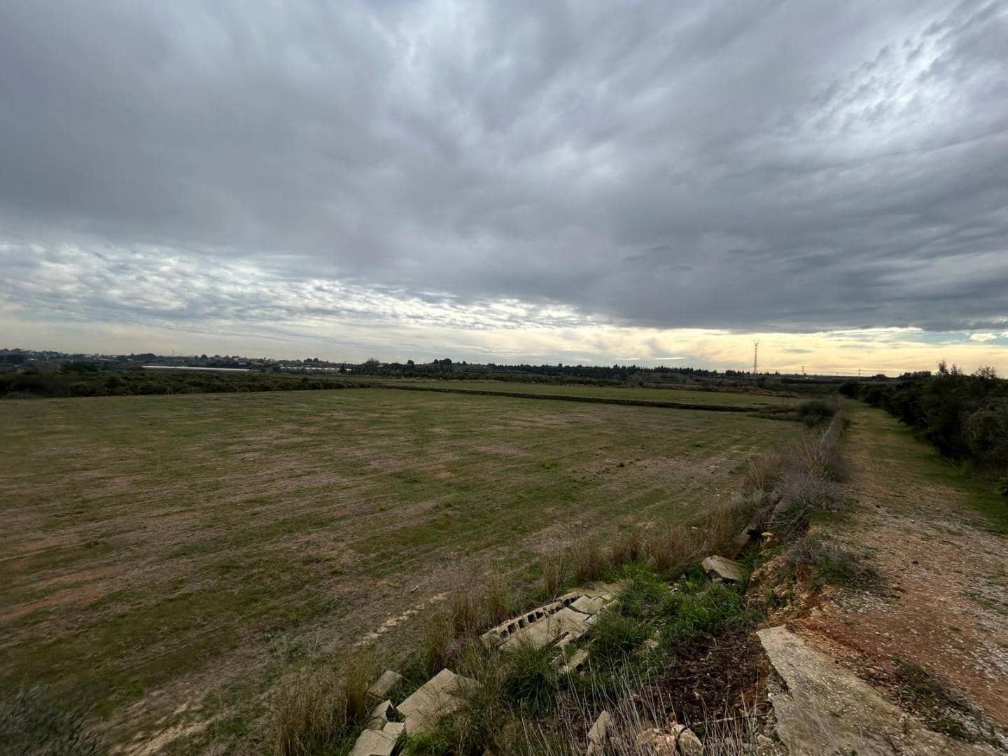 Villa for sale in Torrent with pool - € 275,000 (Ref: 9590469)