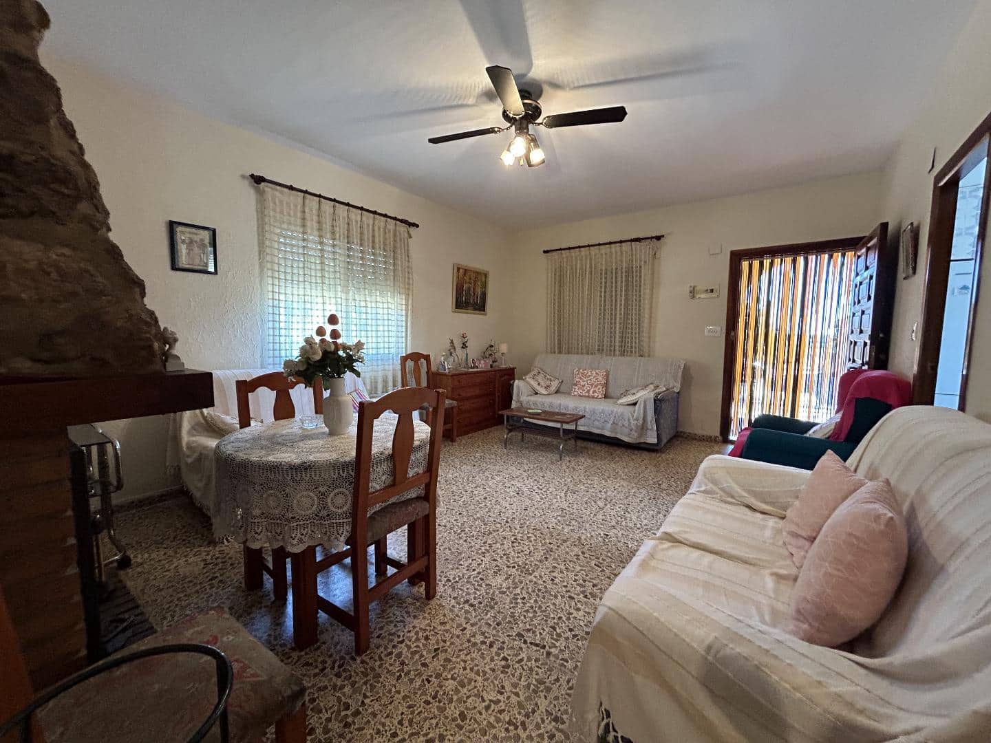 Villa for sale in Torrent with pool - € 275,000 (Ref: 9590469)