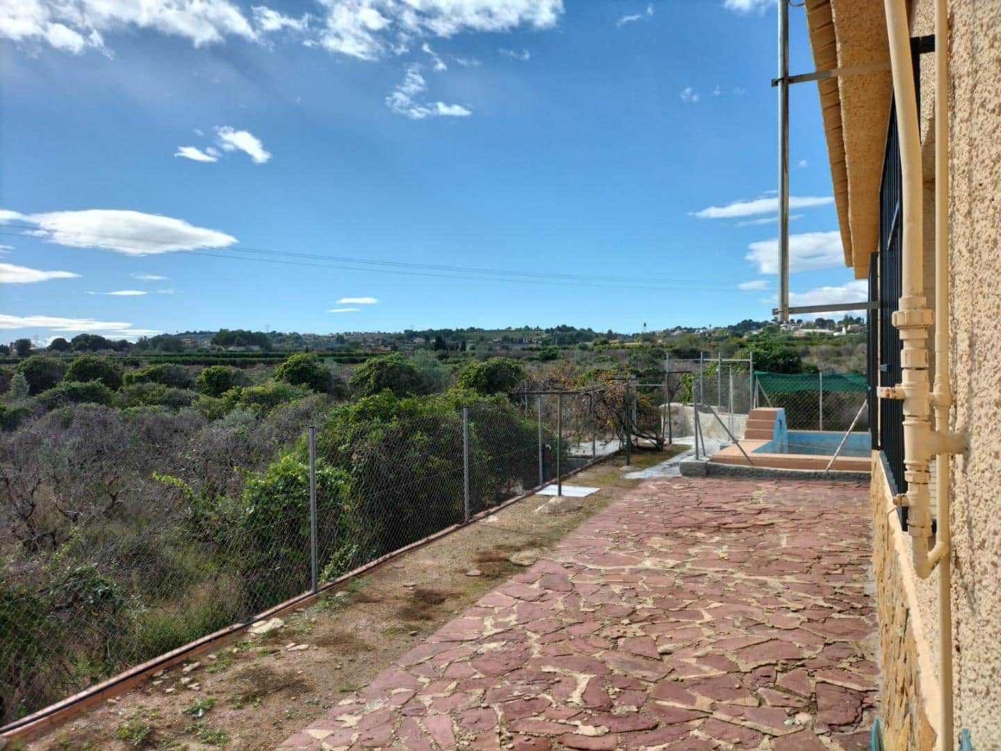 Villa for sale in Torrent with pool - € 275,000 (Ref: 9590469)