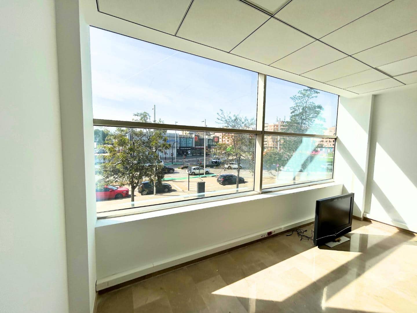 Office for rent in Torrent - € 650 (Ref: 9605406)