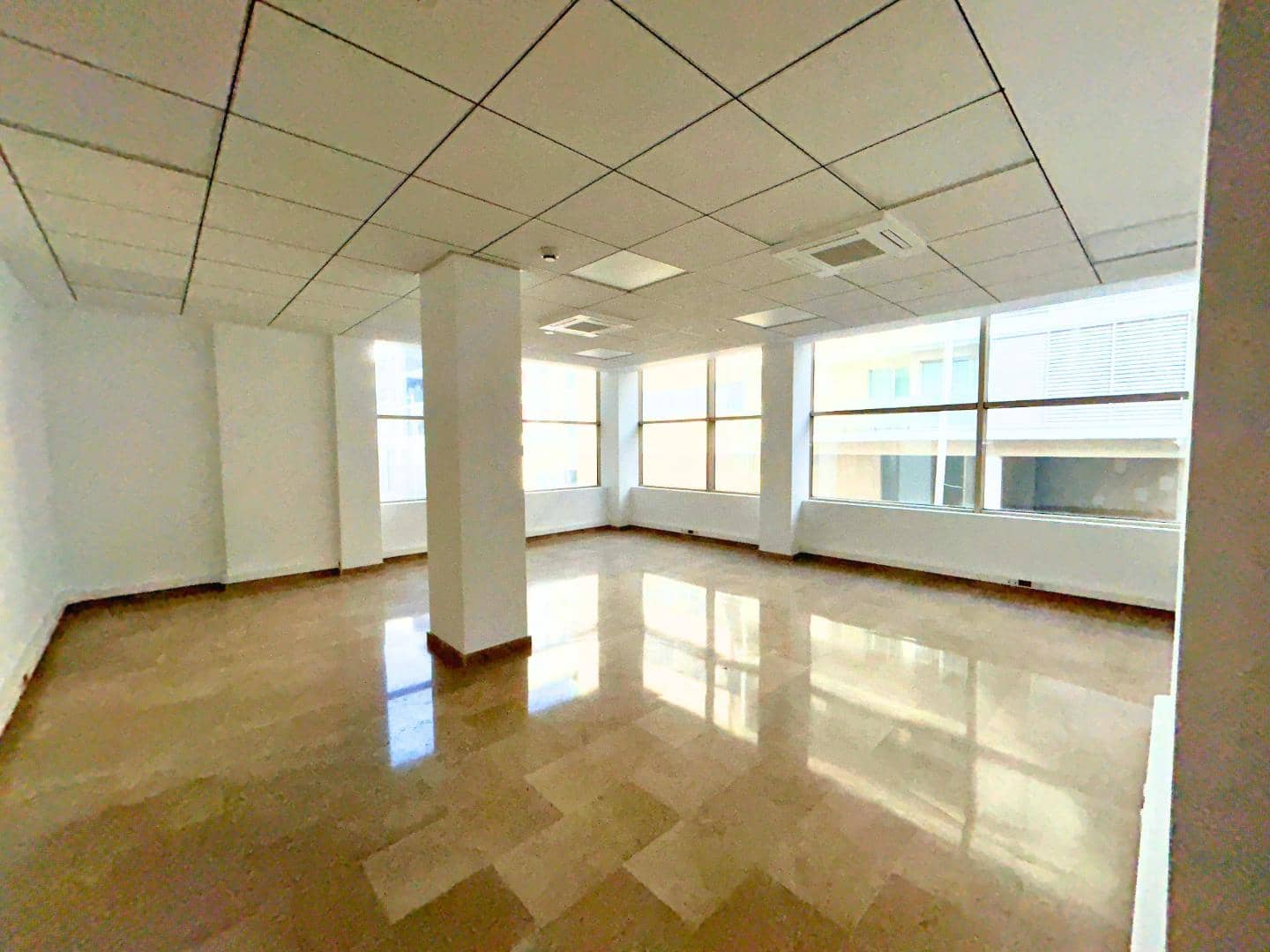 Office for rent in Torrent - € 1,550 (Ref: 9605407)