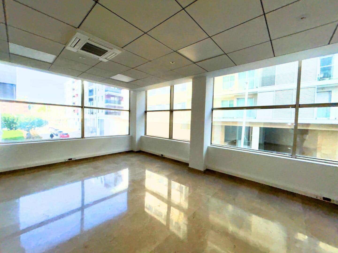 Office for rent in Torrent - € 1,550 (Ref: 9605407)