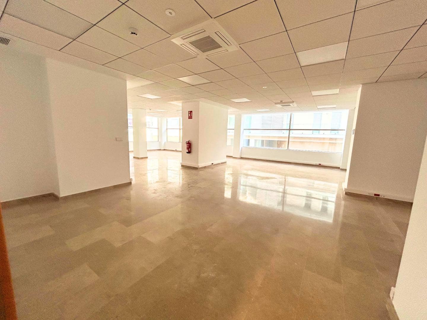 Office for rent in Torrent - € 1,550 (Ref: 9605407)