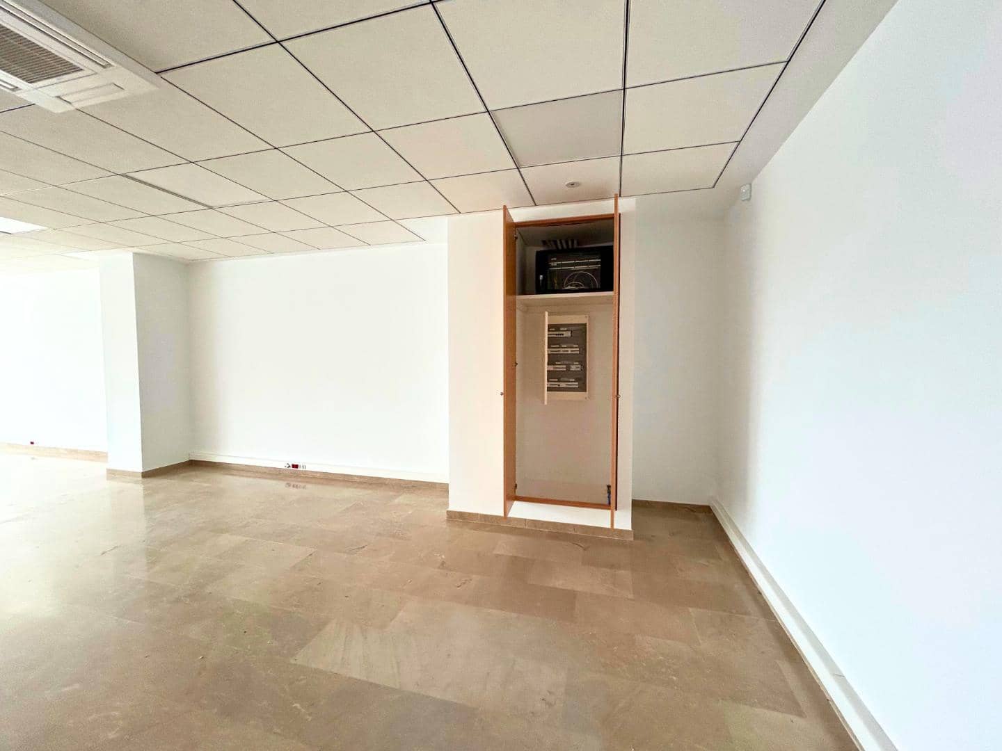 Office for rent in Torrent - € 1,325 (Ref: 9605408)