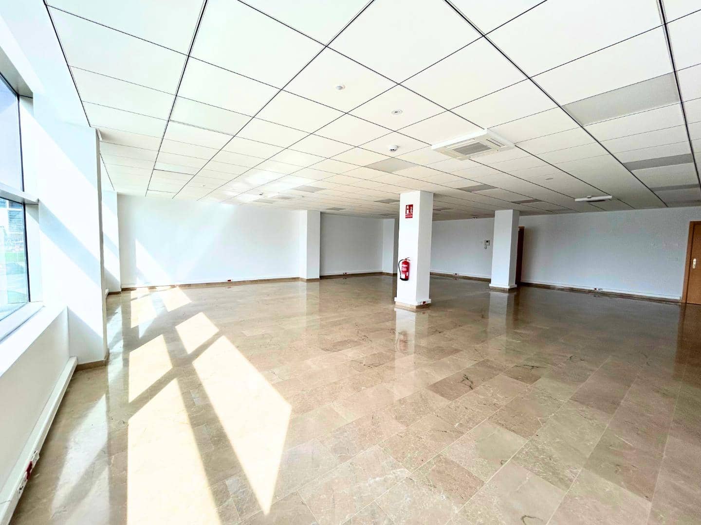 Office for rent in Torrent - € 1,325 (Ref: 9605408)