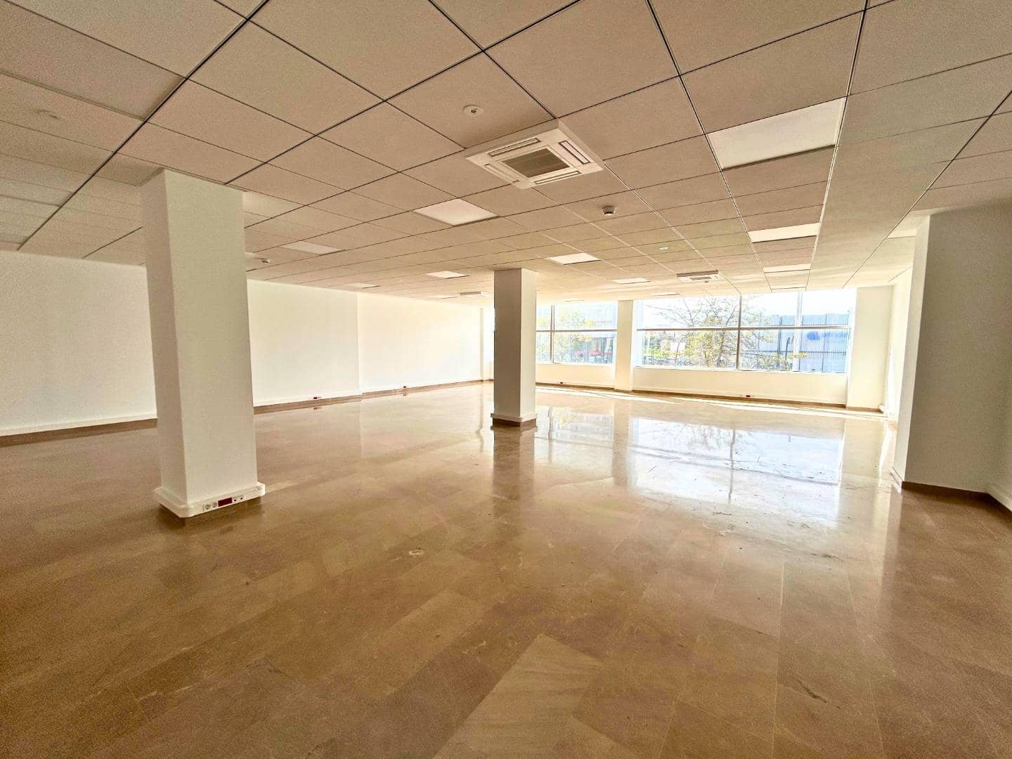 Office for rent in Torrent - € 1,325 (Ref: 9605408)