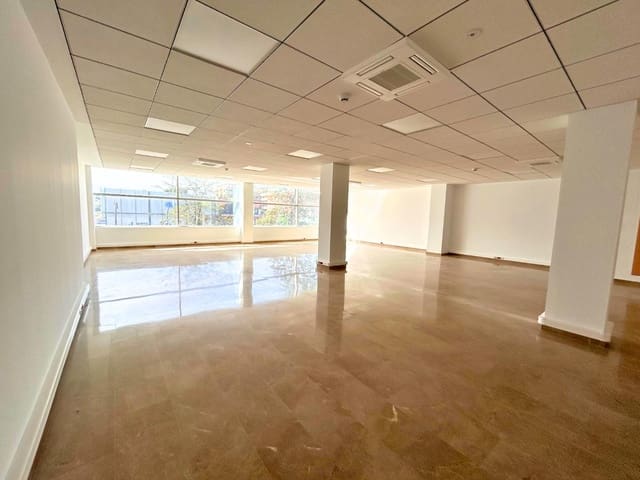 Office for rent in Torrent - € 1,325 (Ref: 9605408)