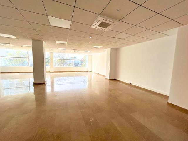 Office for rent in Torrent - € 1,325 (Ref: 9605408)