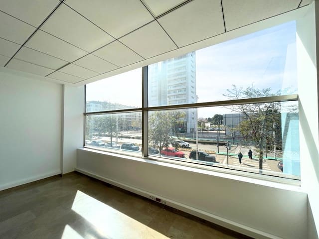 Office for rent in Torrent - € 1,325 (Ref: 9605408)