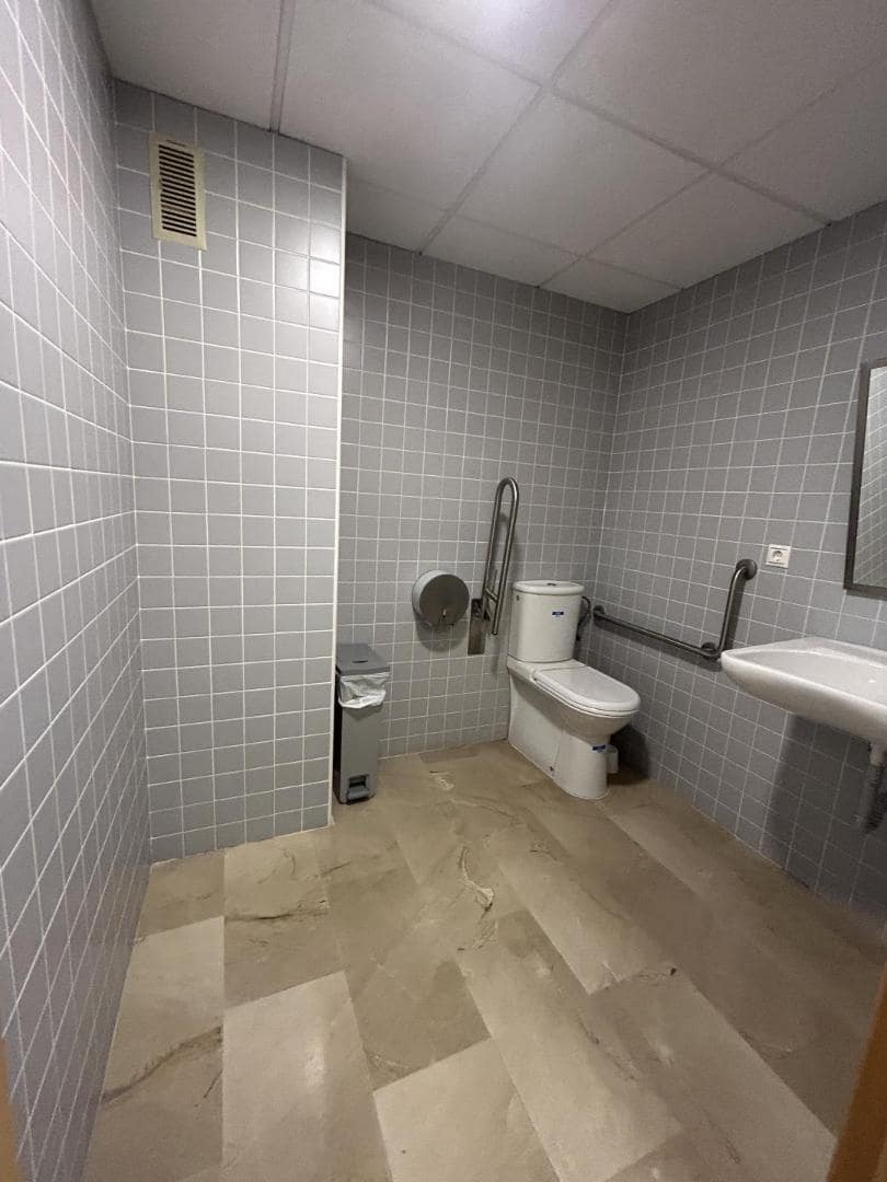 Office for rent in Torrent - € 650 (Ref: 9737109)