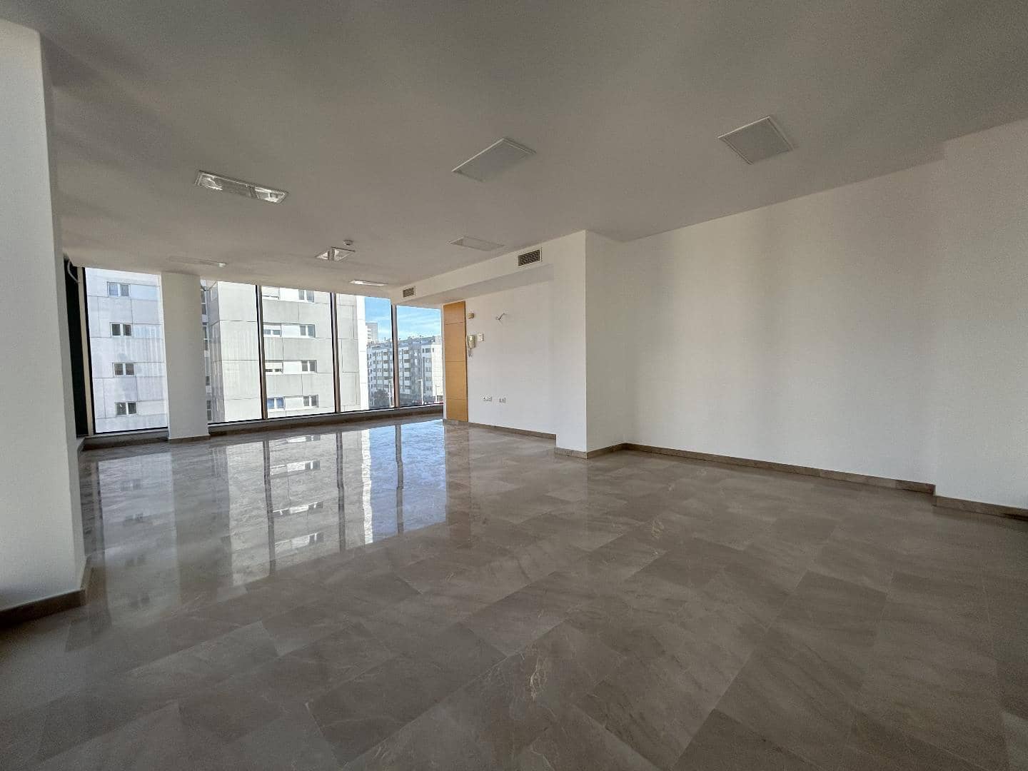 Office for rent in Torrent - € 650 (Ref: 9737109)