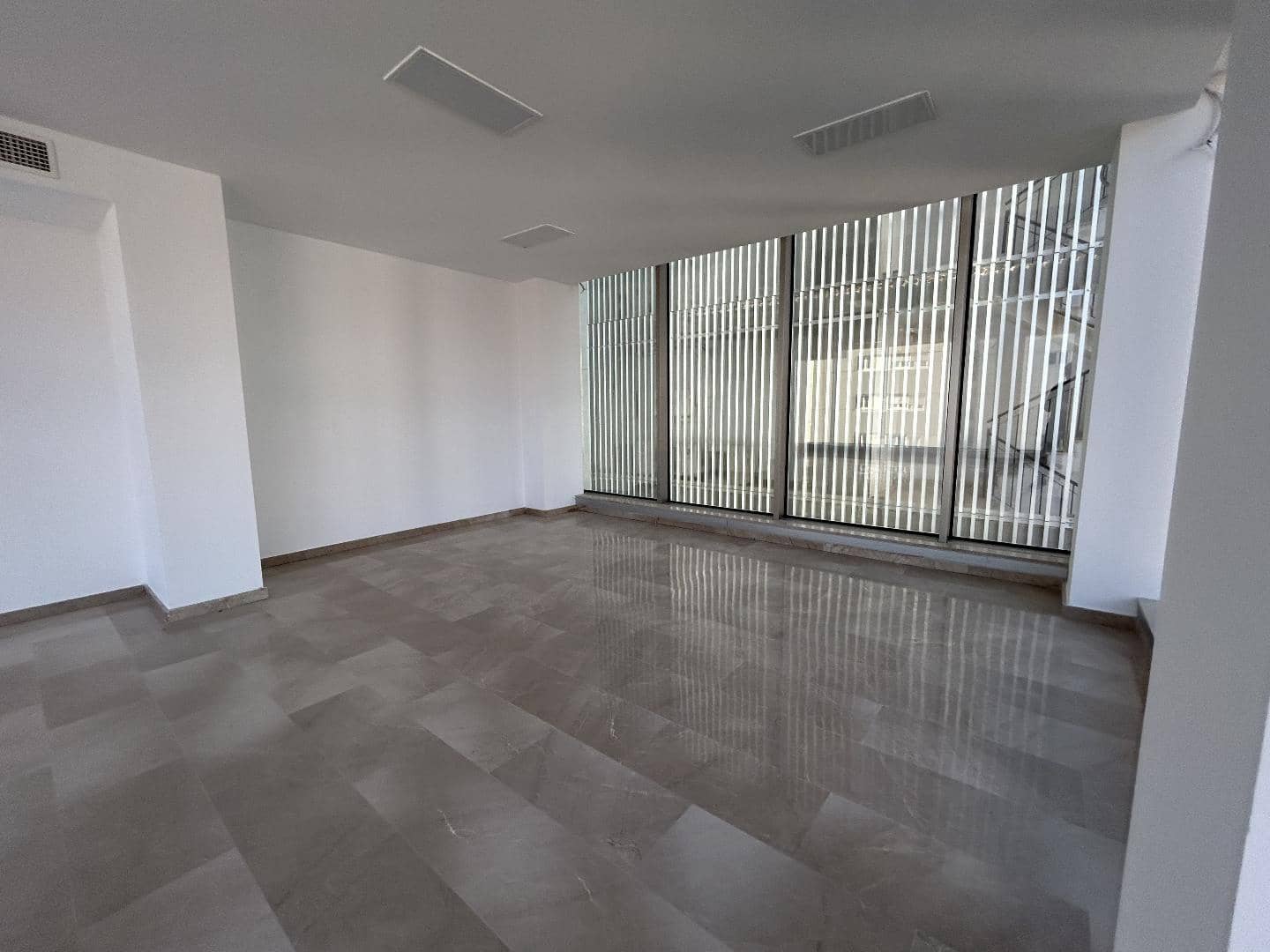 Office for rent in Torrent - € 650 (Ref: 9737109)